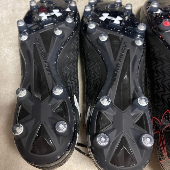 Under Armour Cleats - Picture 4 of 6